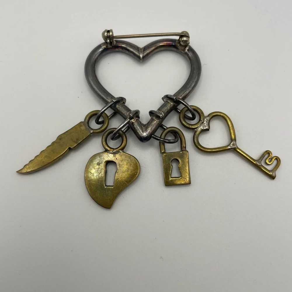 Vintage Edgy Heart Dangle Brooch – Dagger, Lock, Key & Heart Charms 🔒🗡️💔 - Picture 2 of 5